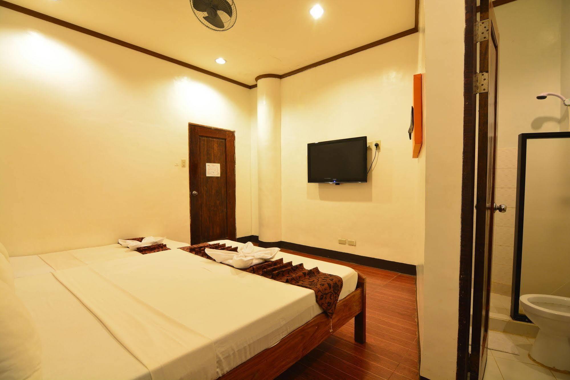 Kawayanan Heights Inn 科隆 外观 照片