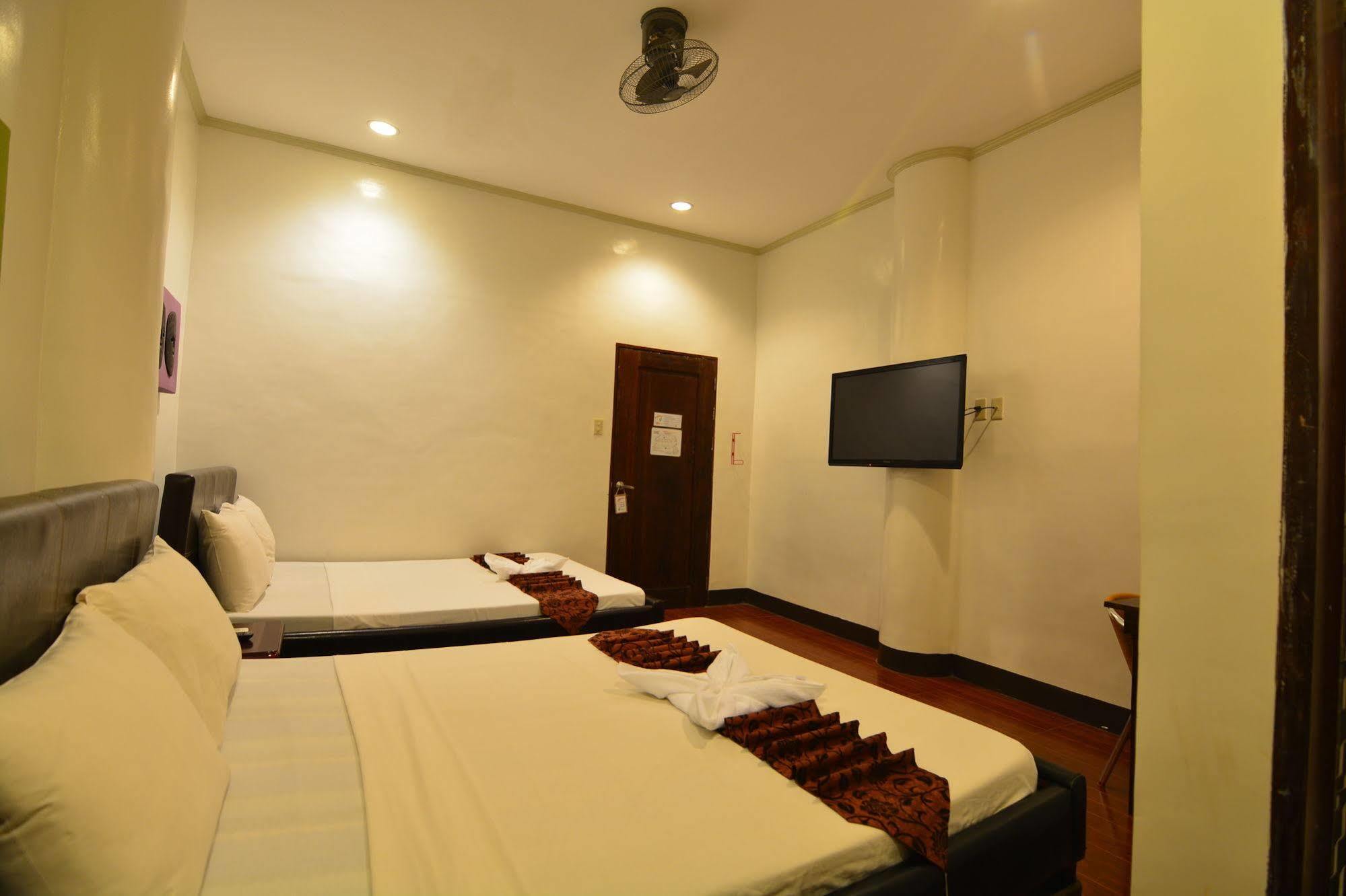 Kawayanan Heights Inn 科隆 外观 照片