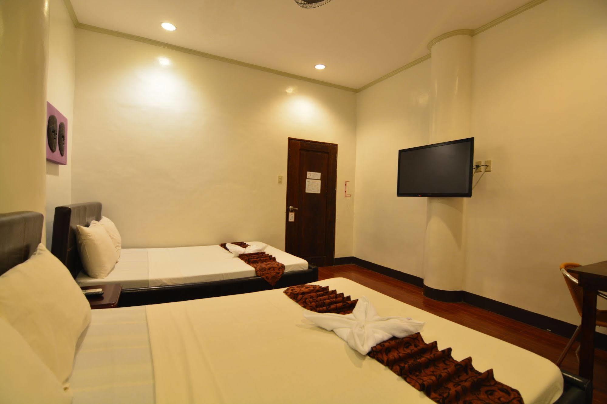 Kawayanan Heights Inn 科隆 外观 照片