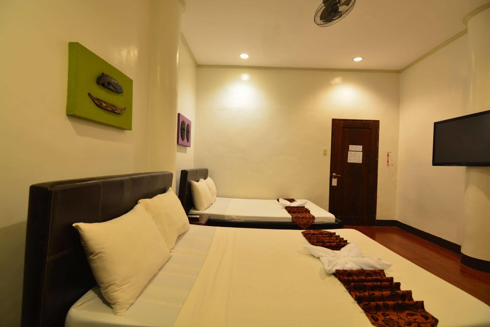 Kawayanan Heights Inn 科隆 外观 照片