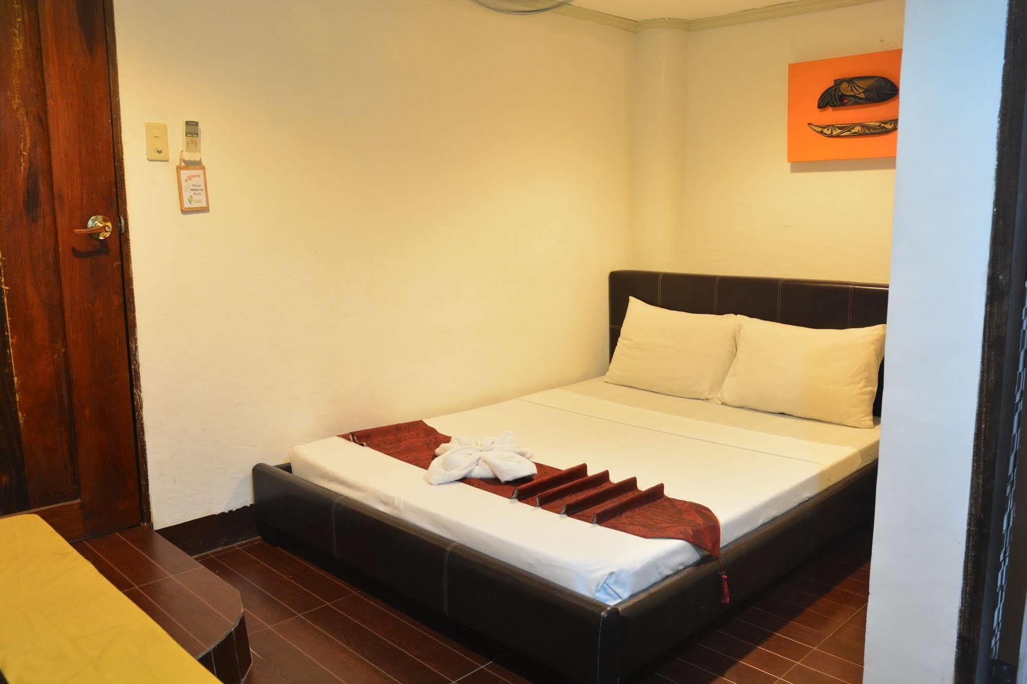 Kawayanan Heights Inn 科隆 外观 照片