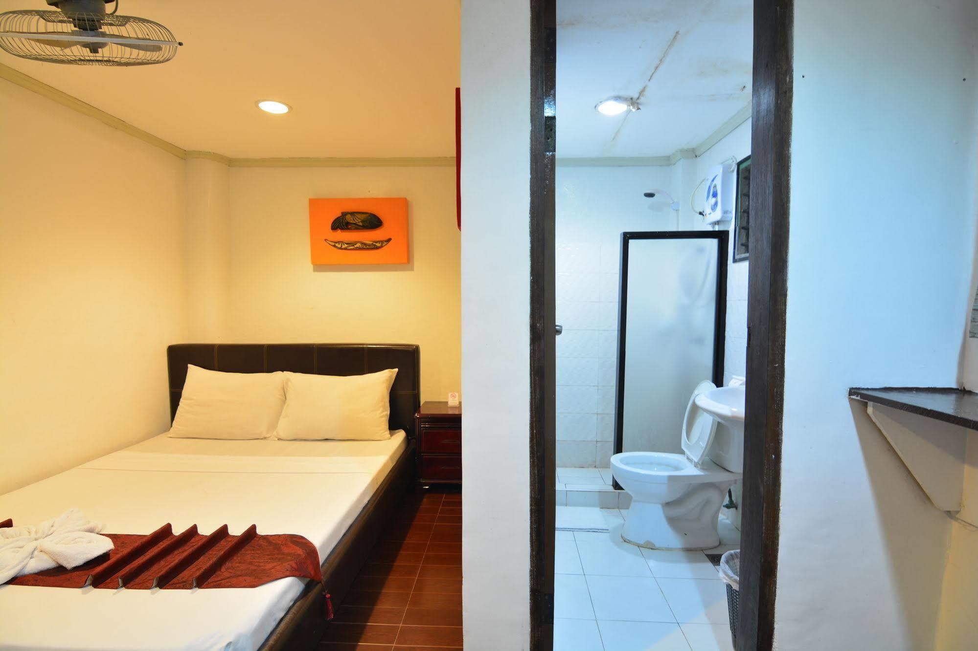 Kawayanan Heights Inn 科隆 外观 照片