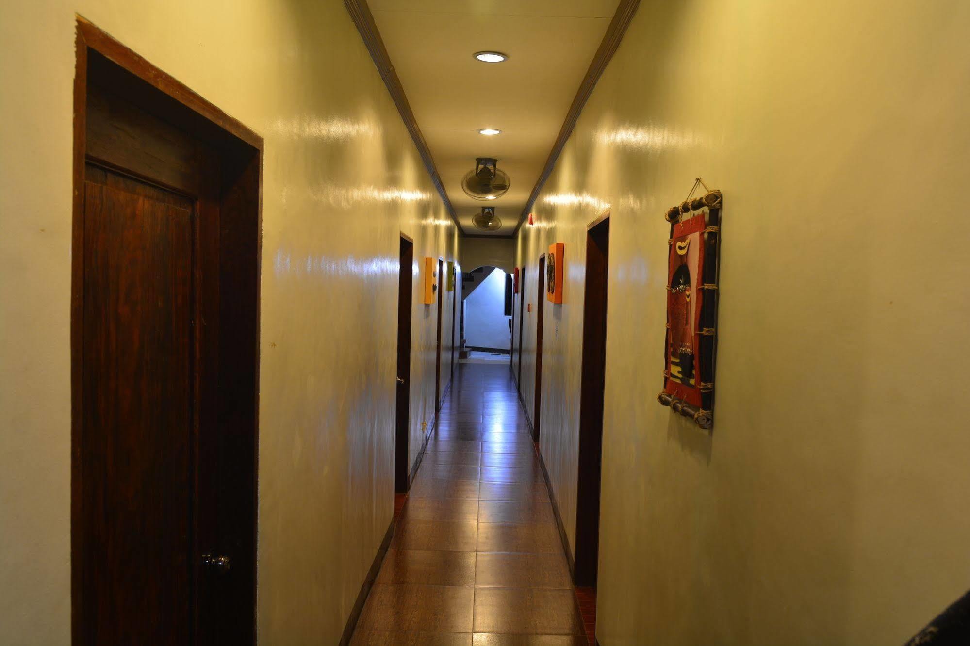 Kawayanan Heights Inn 科隆 外观 照片